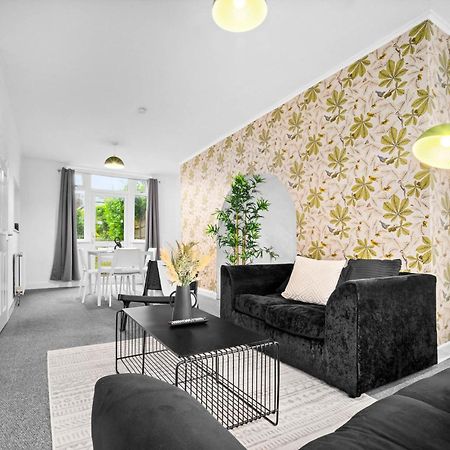 Stylish 3 Bedroom House - Parking - Garden - Great Barr - Netflix - Top Rated -121J Birmingham Esterno foto